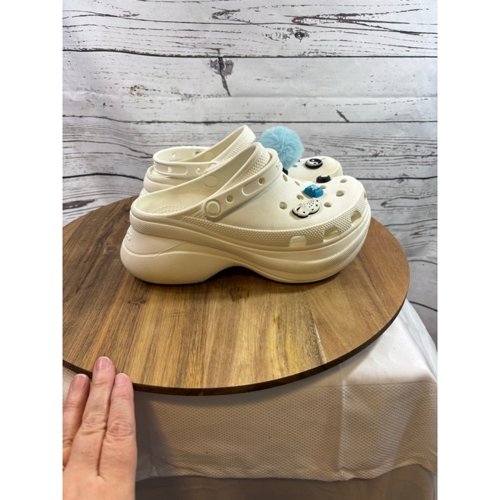 Women's Crocs White Platform Mules & Clogs with Charms US 8 - Picture 4 of 9